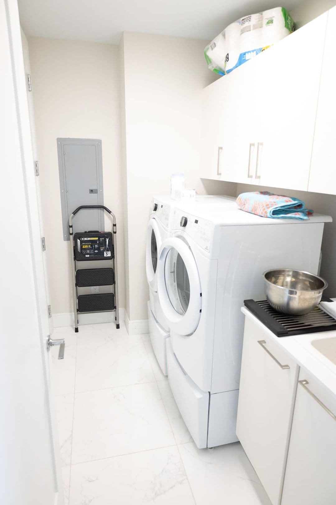 Flooring and Finishes - 100 1st Ave N - One Building gallery image 1