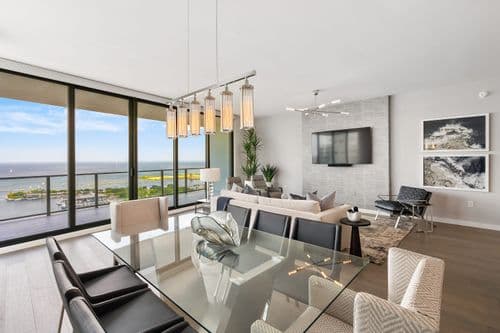 Downtown St Pete condo image 8