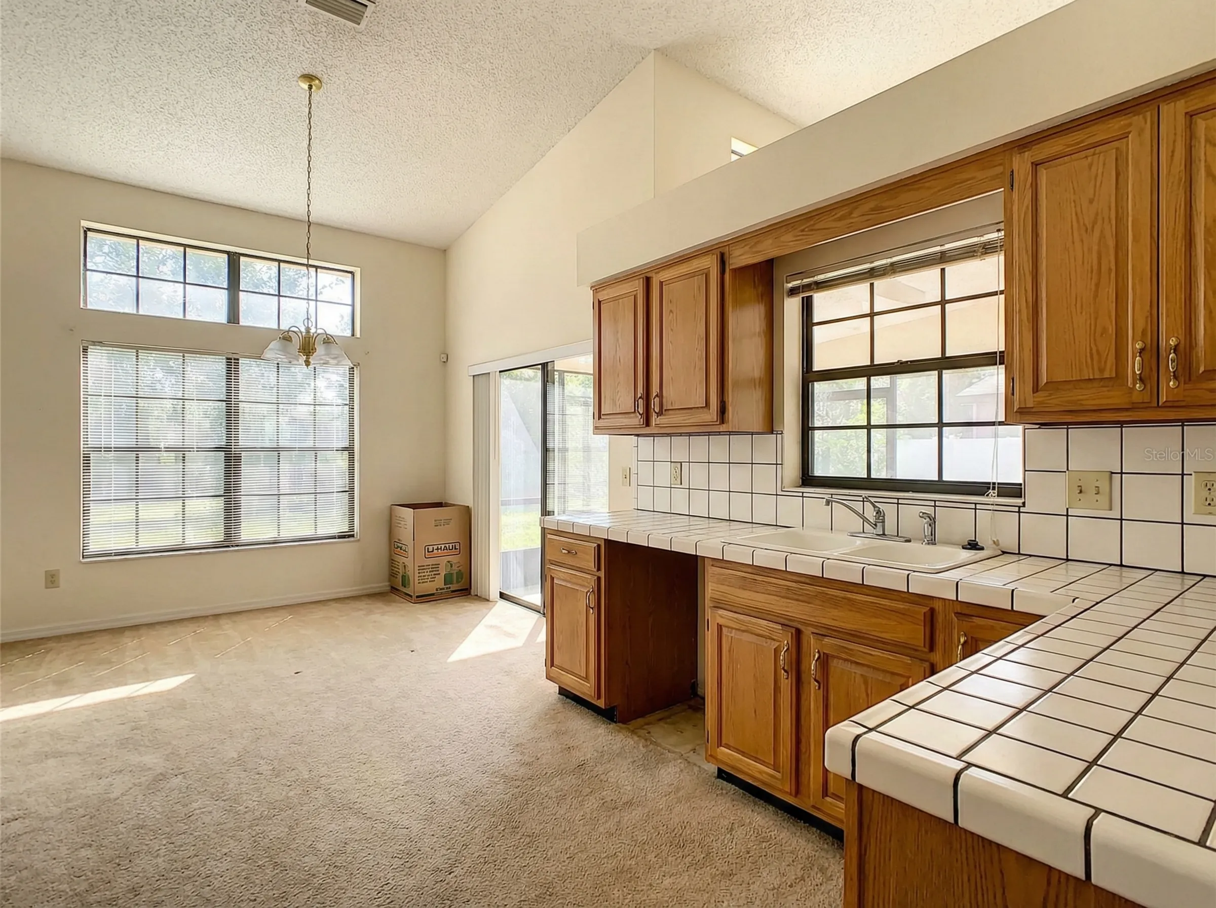 Choppy disconnected floor plan with small separated rooms